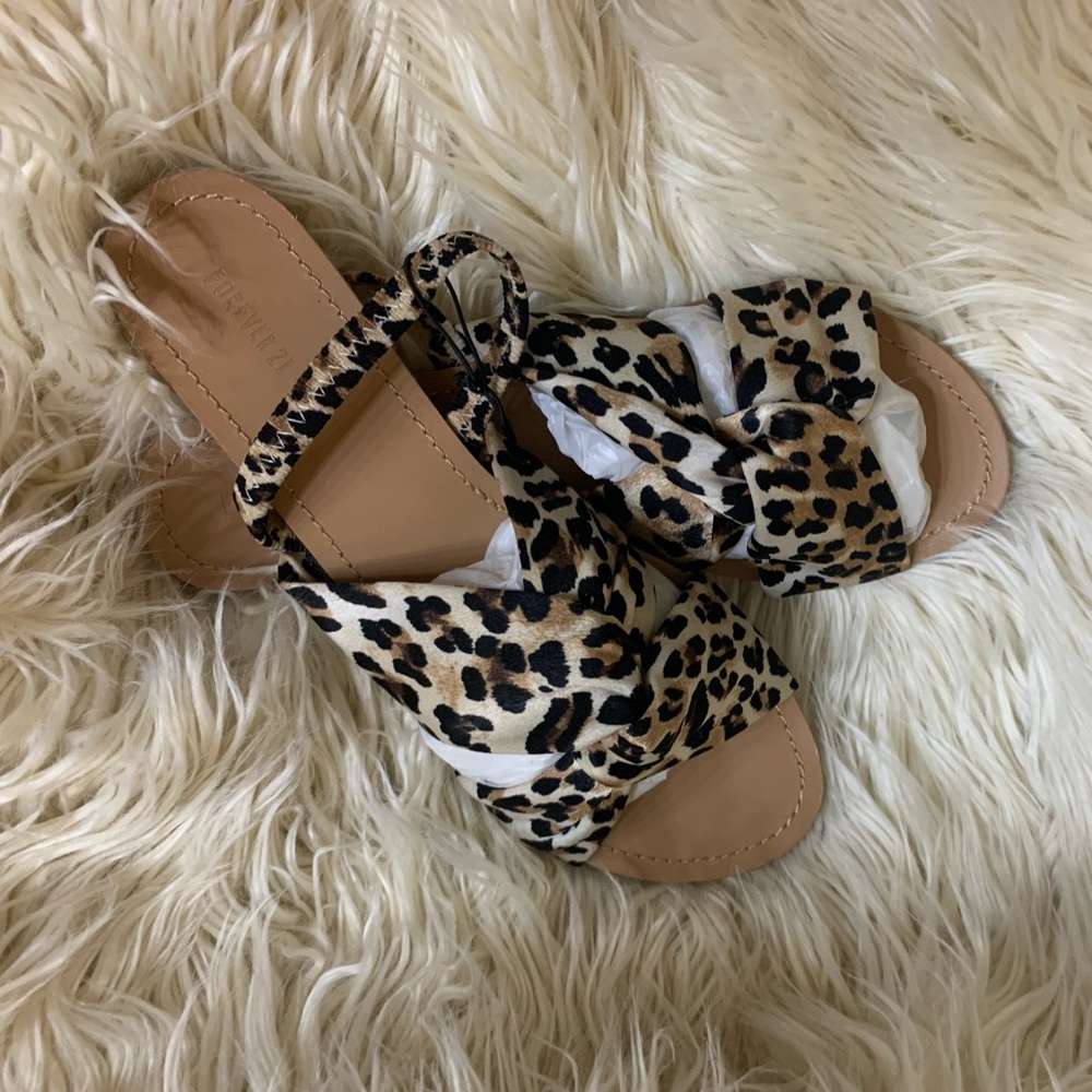 🌺Forever 21 Cheetah print sandals size 9🌺